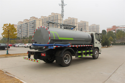 福田奧鈴9.3方吸糞車(chē) 高效環(huán)衛(wèi)作業(yè)的可靠伙伴
